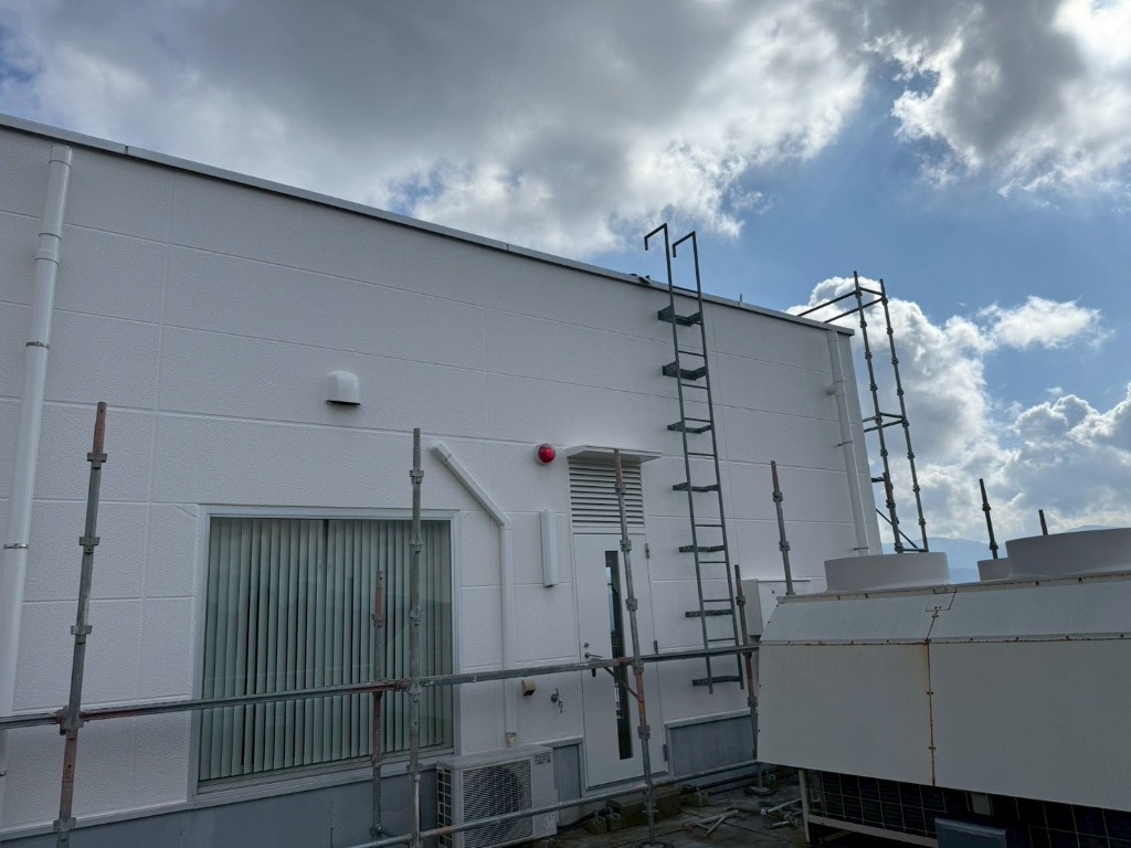 屋上外壁の塗装工事（施工後）